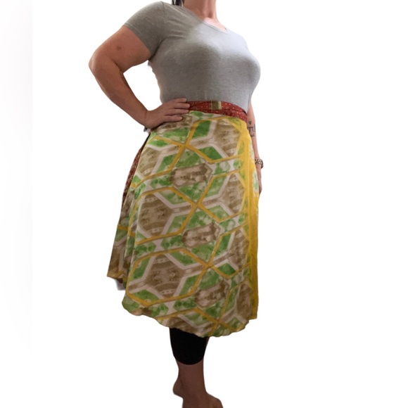 Darn Good Yarn Goddess Mini, reversible 2 layer recycled sari wrap skirt - Picture 2 of 11